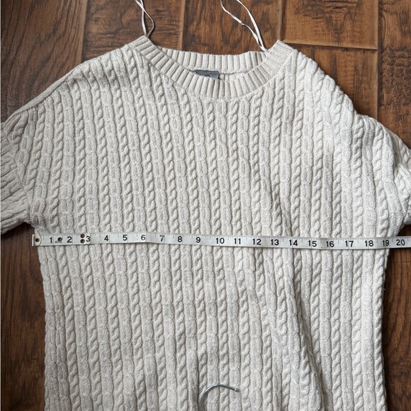 Elegant Beige Cable Knit Sweater - Picture 5 of 6